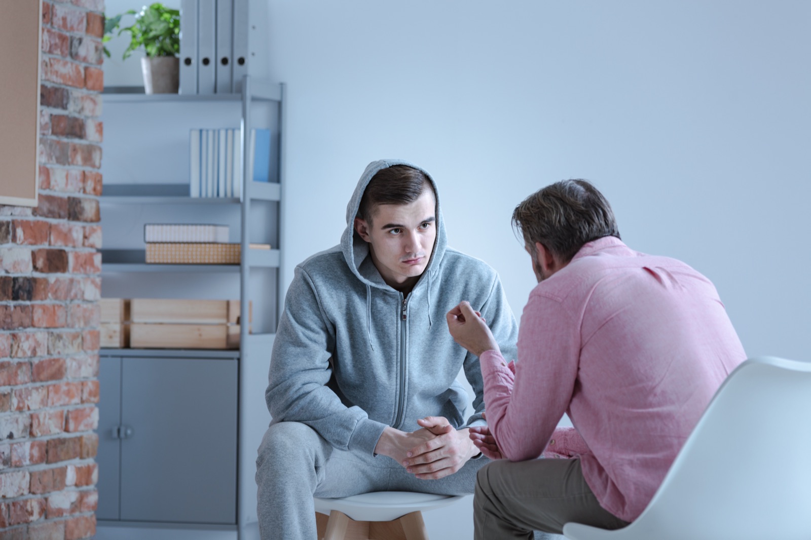 A counselor meeting one-on-one with a man in treatment